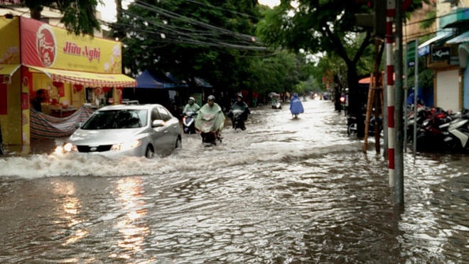 [-]Hải[-]Phòng:[-]Nhiều[-]tuyến[-]phố[-]biến[-]thành[-]sông[-]sau[-]mưa[-]lớn